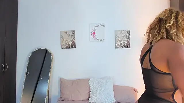 SarahCinnamon- online show from March 18, 2026, 7:59 pm