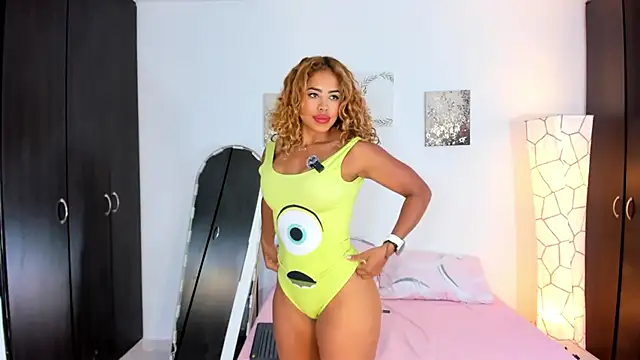 SarahCinnamon- online show from April 8, 2026, 7:48 pm