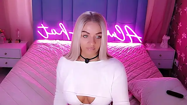 AllwaysHotJ online show from April 3, 2026, 2:07 am