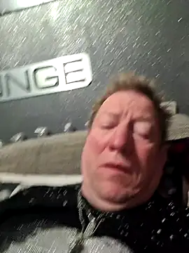 tomtom111111 online show from April 25, 2026, 2:25 am