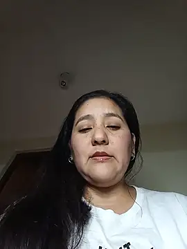 Snapshot of Gatubela212 chatting on May 17, 2026, 1:38 am Gatubela212 online show from May 17, 2026, 1:38 am