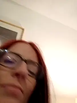 khloebanques online show from April 26, 2026, 7:16 am