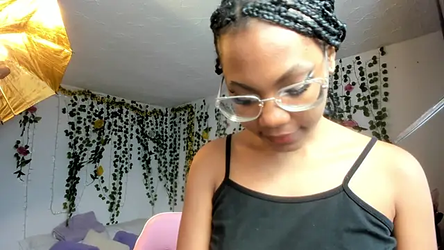 Snapshot of violeta_milleer chatting on June 4, 2026, 4:11 pm violeta milleer online show from June 4, 2026, 4:11 pm