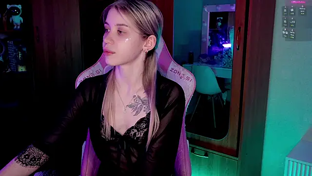 ho1yho1e online show from February 25, 2025, 9:04 pm