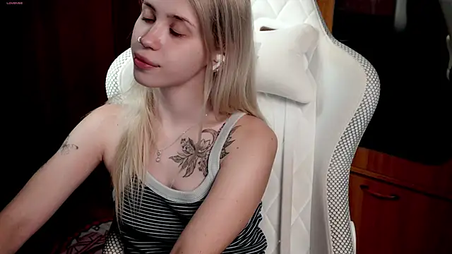 ho1yho1e online show from September 24, 2025, 7:42 pm