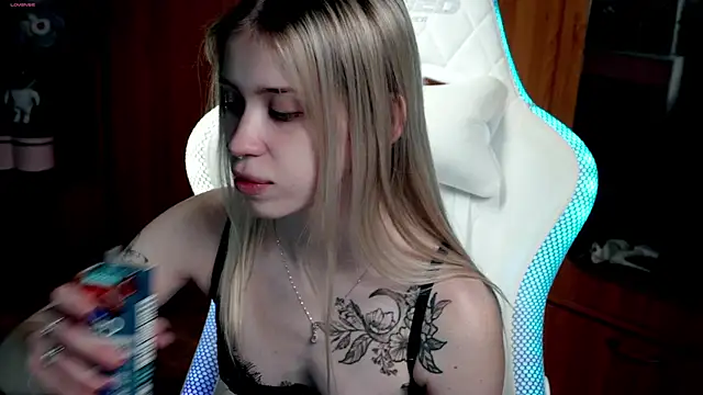 ho1yho1e online show from November 10, 2025, 6:35 pm