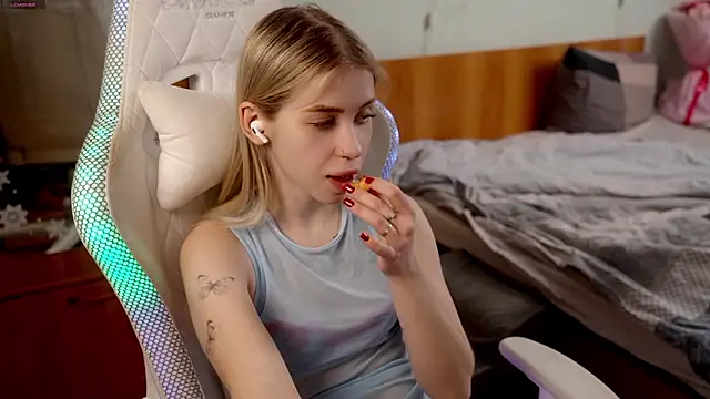 ho1yho1e online show from February 14, 2026, 7:25 pm