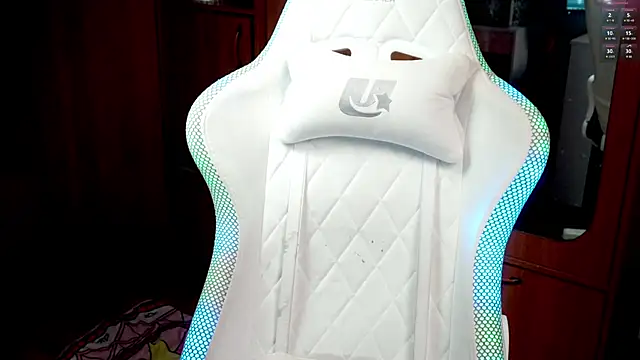 ho1yho1e online show from October 12, 2025, 6:42 pm