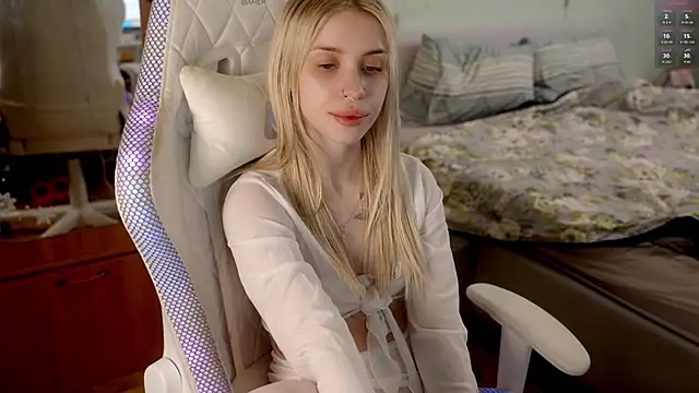 ho1yho1e online show from April 8, 2026, 9:27 pm