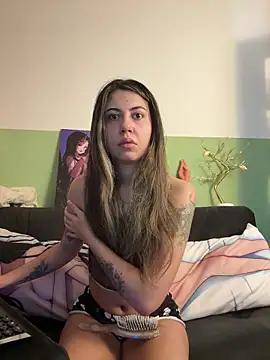 lilly sweett online show from December 15, 2025, 11:20 pm