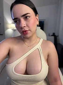 Snapshot of GeorginaJones chatting on February 2, 2025, 12:09 am GeorginaJones online show from February 2, 2025, 12:09 am