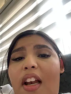 Lia sexx online show from November 19, 2025, 7:03 pm