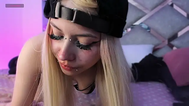 Snapshot of Keidy_rose chatting on February 28, 2025, 10:06 pm Keidy rose online show from February 28, 2025, 10:06 pm