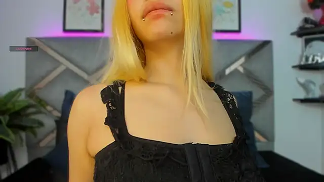 Snapshot of Keidy_rose chatting on October 17, 2025, 7:04 pm Keidy rose online show from October 17, 2025, 7:04 pm