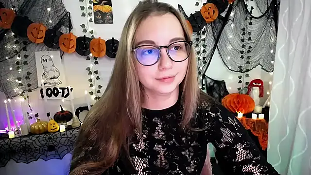 Snapshot of SweetPrincess_ chatting on November 3, 2025, 6:51 am SweetPrincess online show from November 3, 2025, 6:51 am