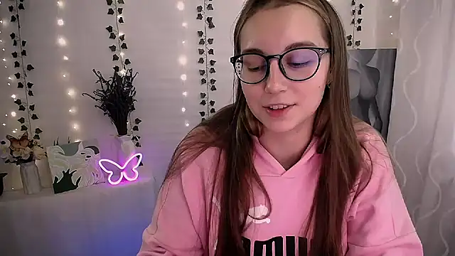 Snapshot of SweetPrincess_ chatting on October 3, 2025, 7:21 am SweetPrincess online show from October 3, 2025, 7:21 am