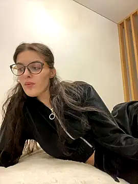 little belucci online show from November 12, 2025, 1:37 pm