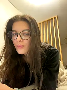 little belucci online show from November 13, 2025, 3:16 pm