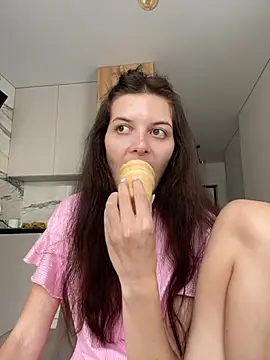 little belucci online show from September 15, 2025, 12:27 pm