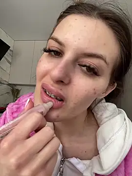 little belucci online show from February 9, 2026, 12:25 pm