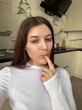 little belucci online show from March 22, 2025, 12:25 pm