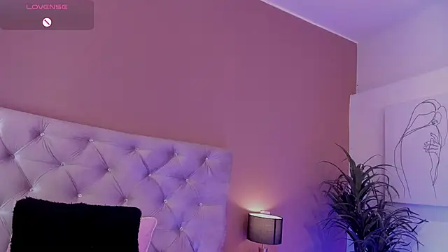 MaddyyLennon online show from February 17, 2025, 5:12 pm