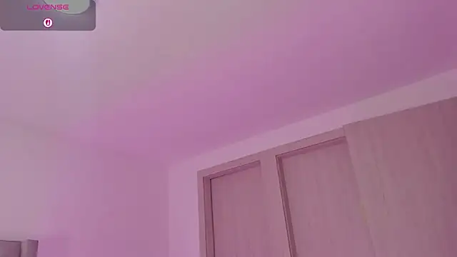 MaddyyLennon online show from June 13, 2026, 4:32 am