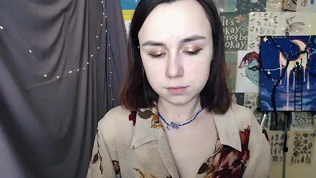 Snapshot of VeryVeryVeryShy_ chatting on February 9, 2025, 4:40 pm VeryVeryVeryShy online show from February 9, 2025, 4:40 pm