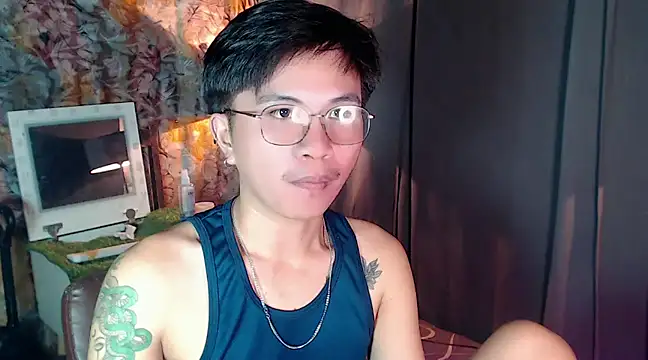 Snapshot of Sexy_Handsome_Drex chatting on February 13, 2025, 8:38 am Sexy Handsome Drex online show from February 13, 2025, 8:38 am