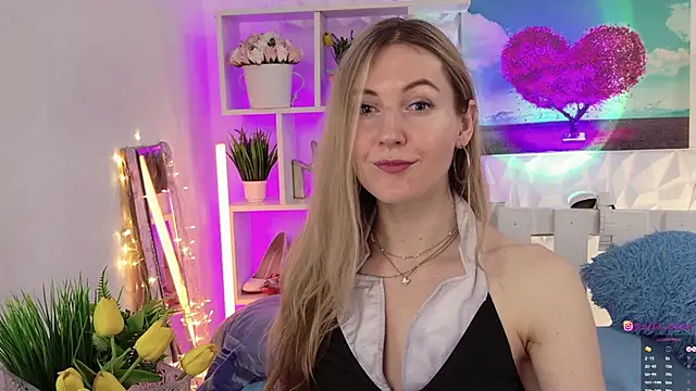 Snapshot of Hello_Lisha chatting on February 3, 2025, 11:42 am Hello Lisha online show from February 3, 2025, 11:42 am