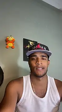 Bigcock 21cm  online show from November 12, 2025, 9:18 pm