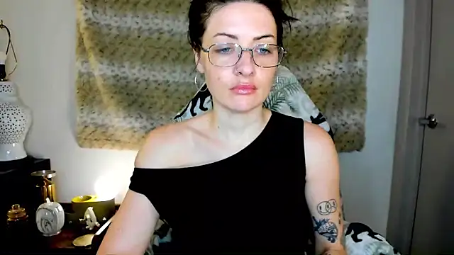 MelroseStrip online show from September 21, 2025, 7:52 pm