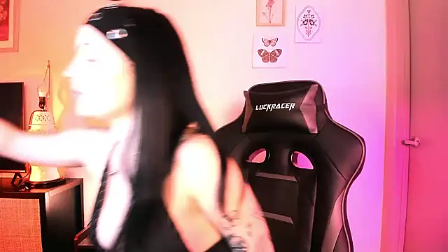 MelroseStrip online show from April 3, 2026, 8:15 pm