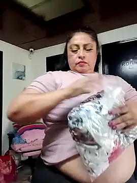 Keyla01  online show from April 8, 2026, 6:09 pm