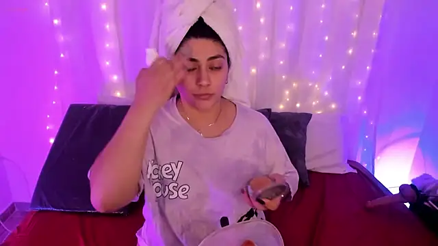 lucy26  online show from October 18, 2025, 2:24 am