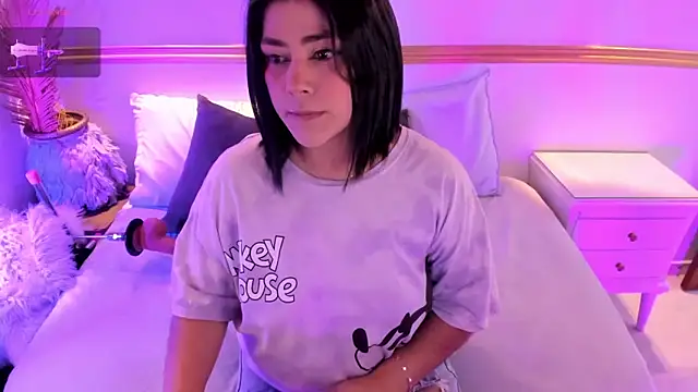 lucy26  online show from September 14, 2025, 1:50 am