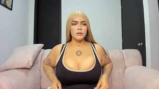 Snapshot of sweet_dalila chatting on February 17, 2026, 6:22 am sweet dalila online show from February 17, 2026, 6:22 am