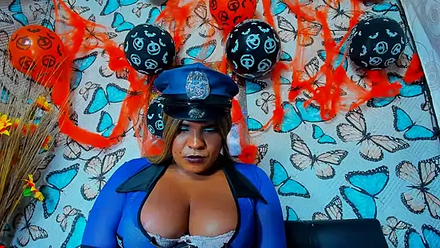 Snapshot of luciana_osorno chatting on November 1, 2025, 12:17 am luciana osorno online show from November 1, 2025, 12:17 am