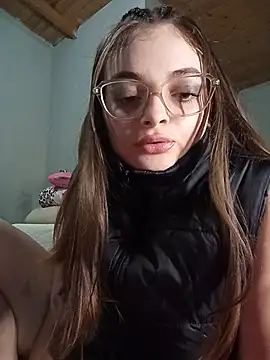 Emmacut online show from July 5, 2026, 7:43 pm