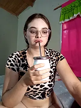 Emmacut online show from April 8, 2026, 9:05 pm