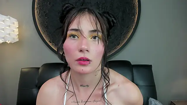 miss sharlotte18 online show from March 8, 2025, 6:47 pm