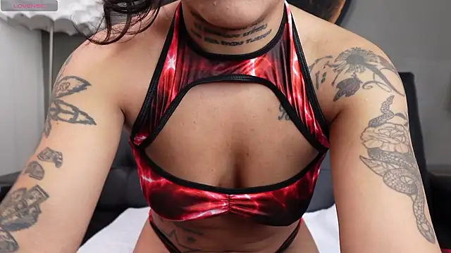 miss vaiolette online show from April 18, 2026, 11:01 am