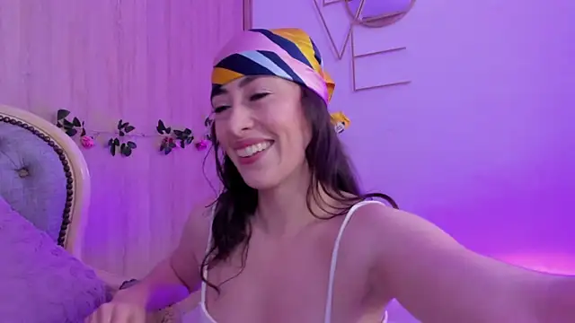 Amatiista online show from March 26, 2026, 4:49 pm