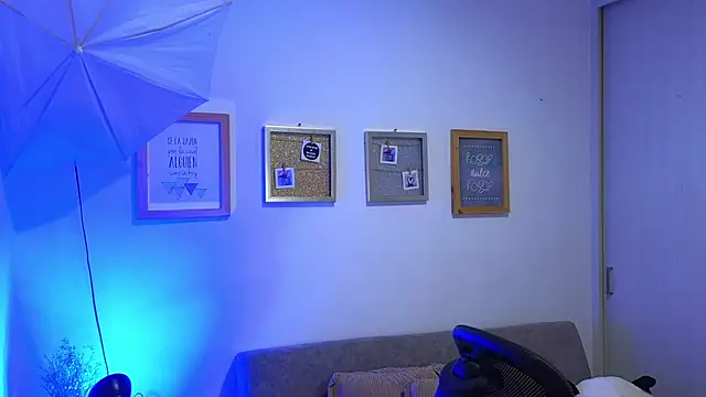 annylouis online show from November 21, 2025, 7:24 pm