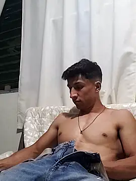 Snapshot of Ricardo_hot03 chatting on April 28, 2026, 5:01 am Ricardo hot03 online show from April 28, 2026, 5:01 am
