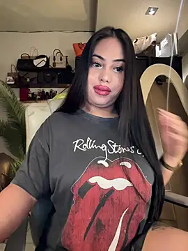 BigDominaMia online show from March 13, 2026, 4:17 am