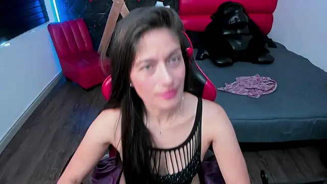 AnnyMilet  online show from July 28, 2026, 4:39 pm