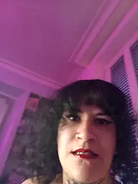 Snapshot of callmelouve chatting on May 4, 2026, 5:05 pm callmelouve online show from May 4, 2026, 5:05 pm
