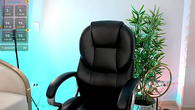 NiaBennet  online show from April 11, 2026, 2:08 am