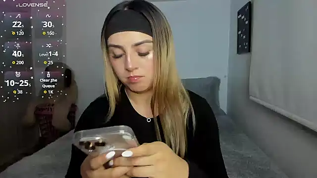 sophi mooreno online show from November 14, 2025, 1:09 am